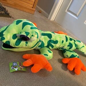 Toy factory 43 inch Gecko plush NWt